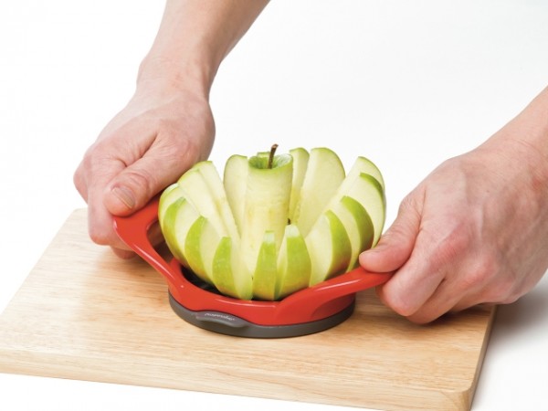 apple-slicer-with-large-handles-600x450